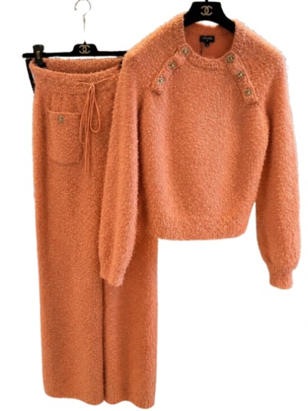 CHANEL 21B Coral Wool Alpaca CC Turnlock Set (pants and sweater included)
